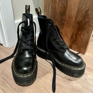 Dr. Martens Women’s MOLLY PLATFORM Combat Boots - US 6